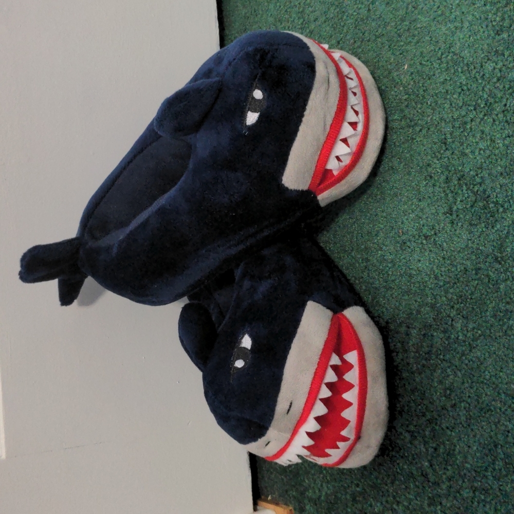 *2/$15* Shark Slippers Size 4/5 NWOT